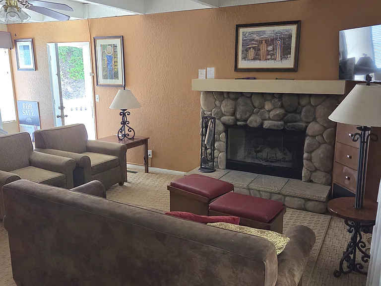 112 Rockledge Ln — Photo 4