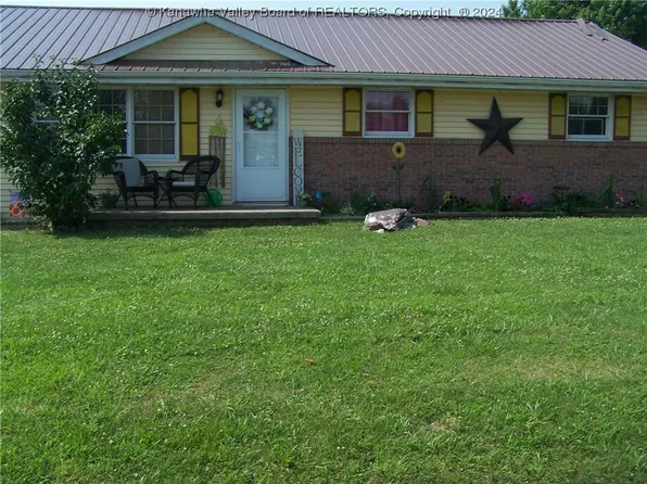 7332 Sandhill Rd, Point Pleasant, WV 25550