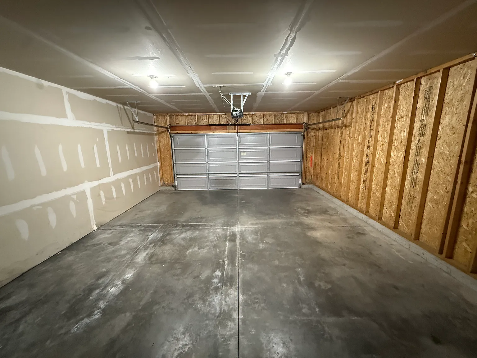 3 bed, 1040 sqft, $1,695 — Photo 3