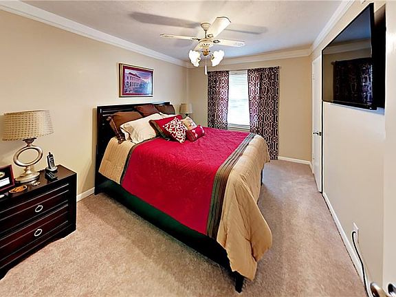 4th image of 5304 Garrick Ave