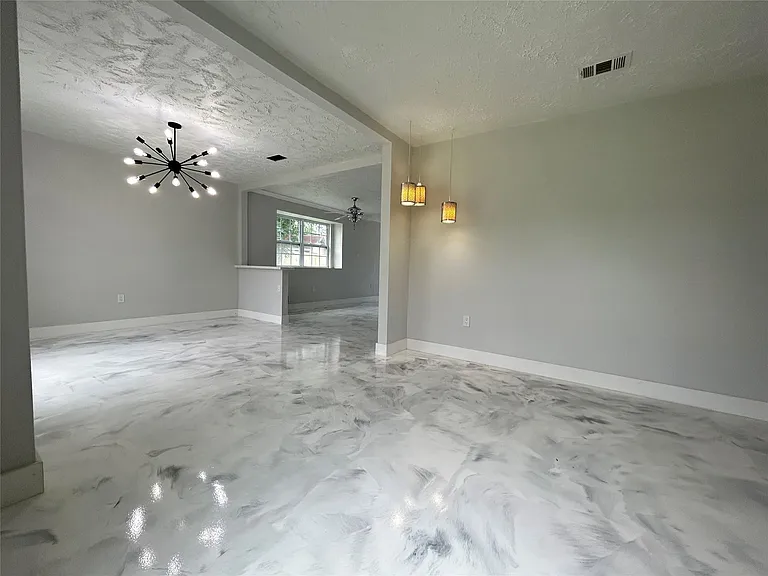 15719 Red Springs Dr — Photo 3