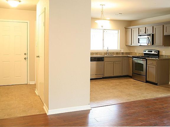 5th image of 9 Wolfhound Ln