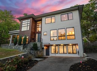 61 Lakeview Ave, Newton, MA 02460