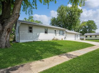 802 N 9th Ave E, Newton, IA 50208