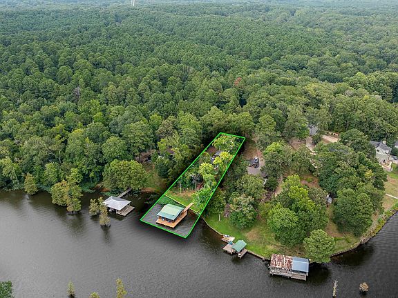 4th image of 182 Lake Dr