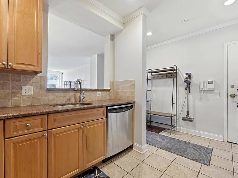 311 Washington St #9C — Photo 12