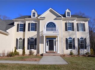 145 Lenihan Ln, East Greenwich, RI 02818