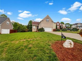 135 Williamshire Ct, Kernersville, NC 27284