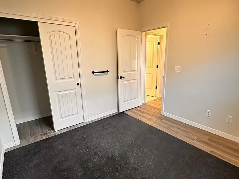 118 Scotland Ct — Photo 11