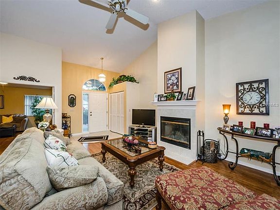 5th image of 70 Woodridge Ct