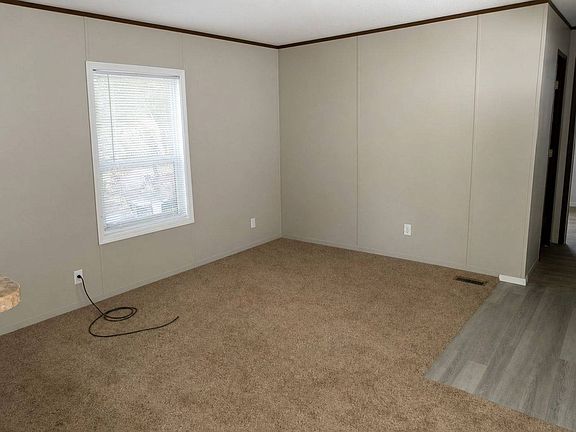 4th image of 989 S Laporte St #174