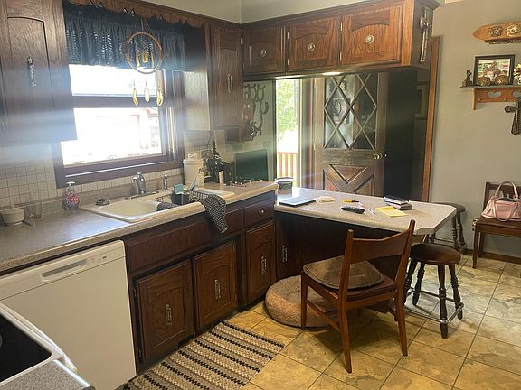 4th image of 381 Morrison St E