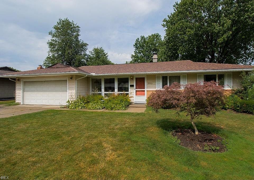 Welcome to 6190 Cambridge Park Drive in Mentor!