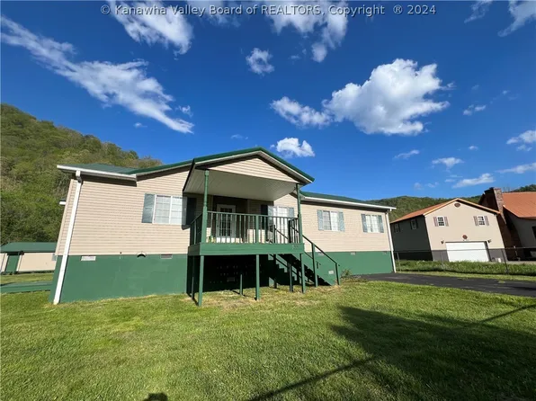 135 Betsy Ln, Julian, WV 25529