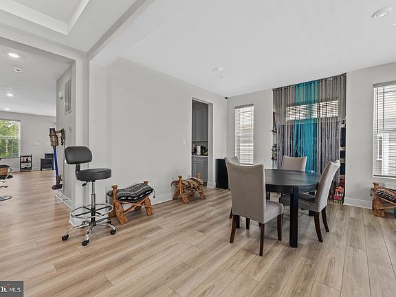 4th image of 5192 Newport Cir