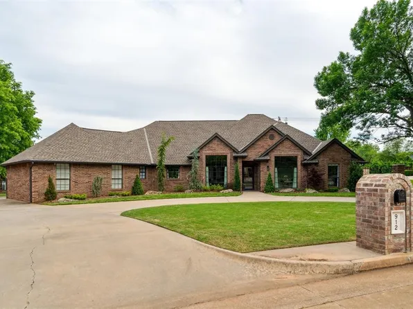 912 Irvine Dr, Edmond, OK 73025
