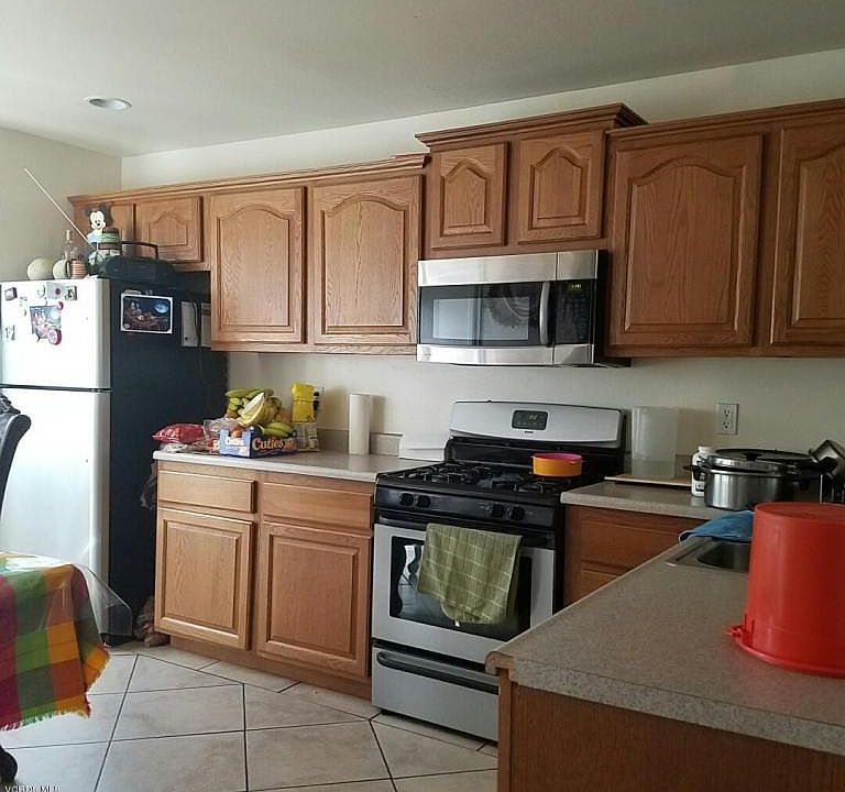 2nd image of 1323 Glenoaks Blvd
