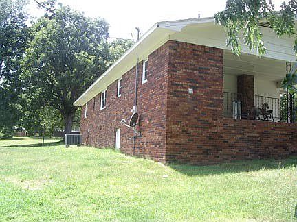 2nd image of 676 Bamber St