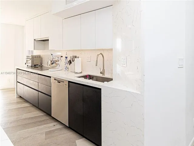 Building Photo - 3180 S Ocean Dr #619