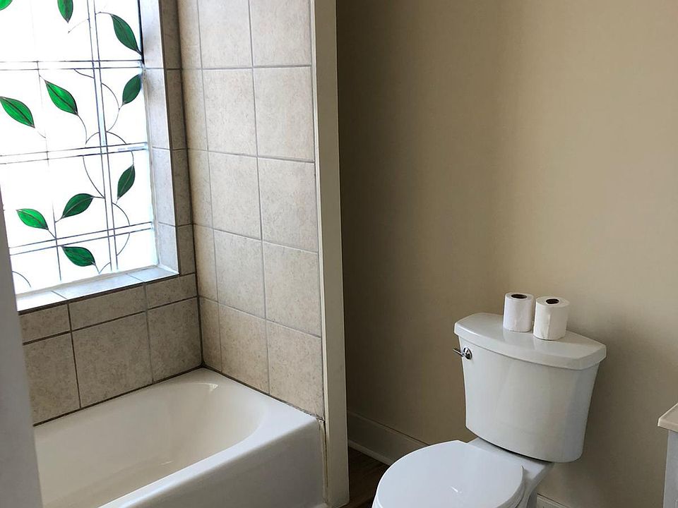 1st image of 1507 Lake Dr SE APT 5