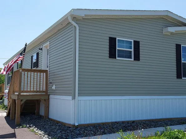 141 Oakwood Lake Rd, Tunkhannock, PA 18657