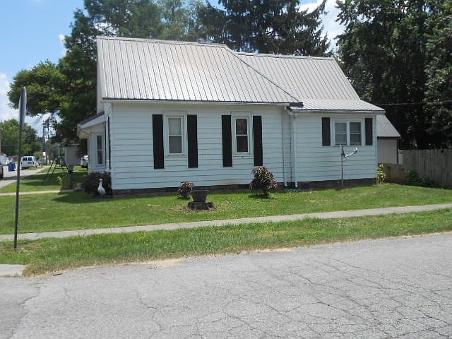 2nd image of 207 W Race St