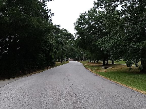 5th image of 540 River Plantation Dr