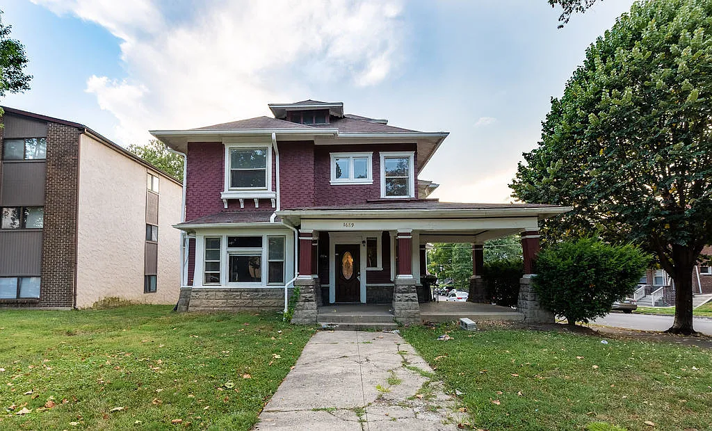 Summit St 1689 MLR — Photo 2