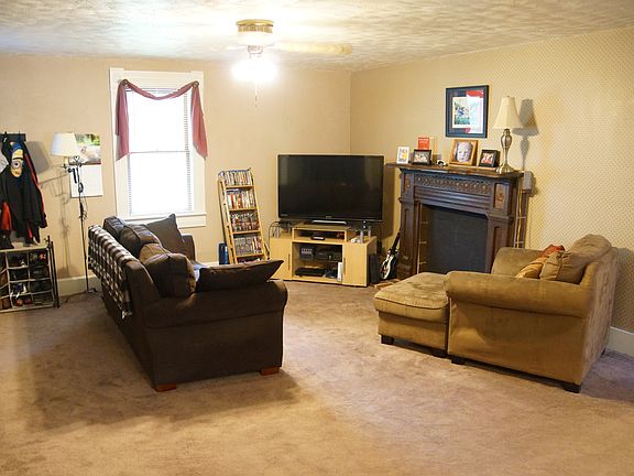 2nd image of 41 West Main St