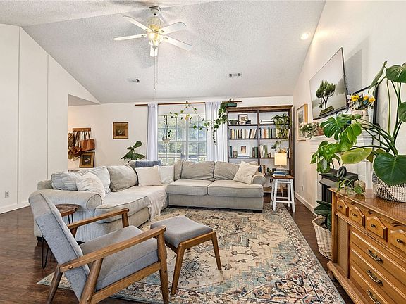 3rd image of 332 S Napier Ave
