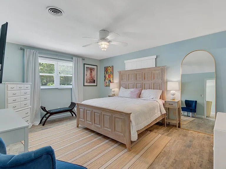 706 Iris Ln — Photo 16