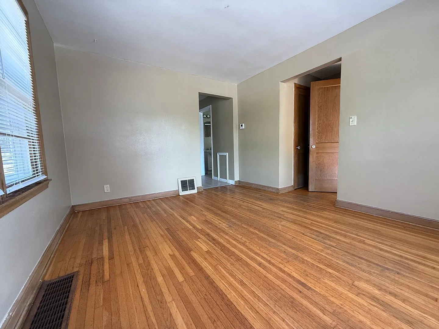 Great 2+ Bedroom Single Family Home off West 7th in St Paul — Photo 2