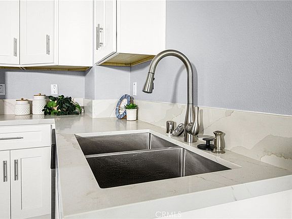 5th image of 644 Laurel Ln
