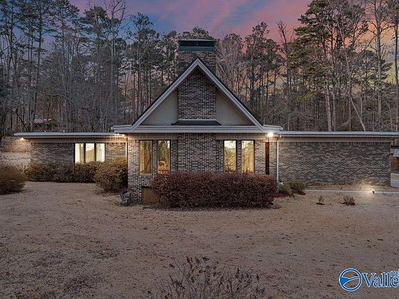 4th image of 266 E Sunset Dr
