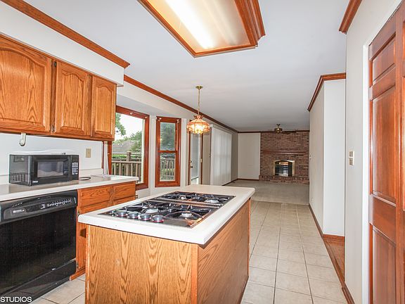 5th image of 145 Constitution Dr