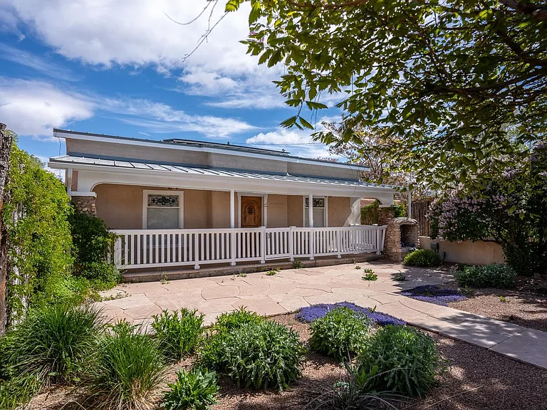 549 Agua Fria St — Photo 17