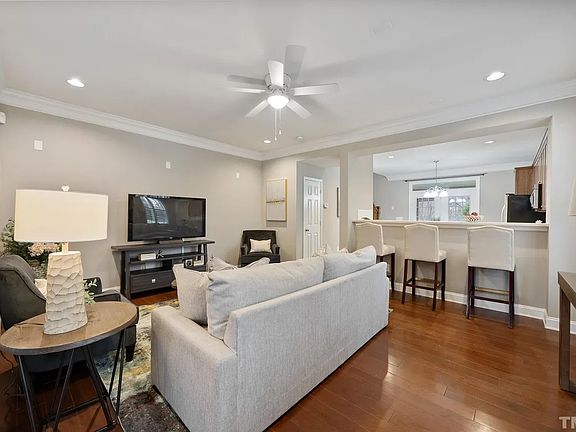 4th image of 2111 Freeport Dr