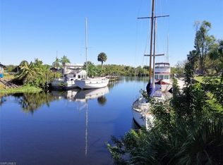 1123 Dolphin Ln, Moore Haven, FL 33471