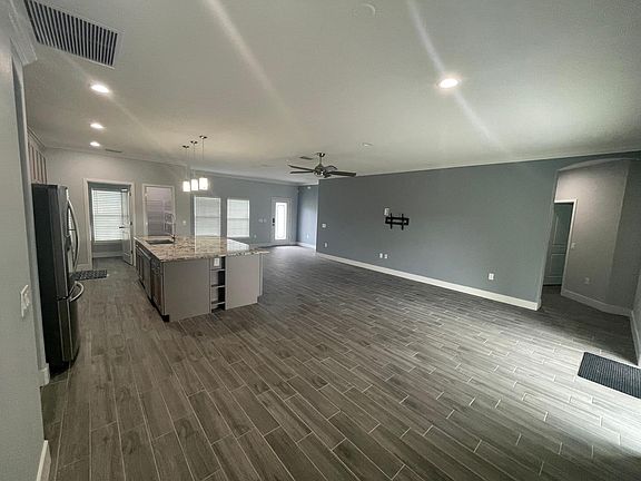 4th image of 204 Eldron Blvd SE