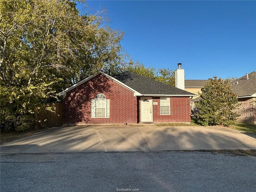 3 bed, 1179 sqft, $1,575 — Photo 1