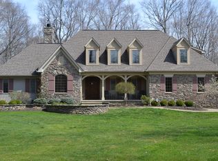 11575 Ascot Ln, Chagrin Falls, OH 44023