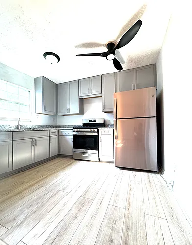 1040 Greenwood Ave NE #9 Photo 1