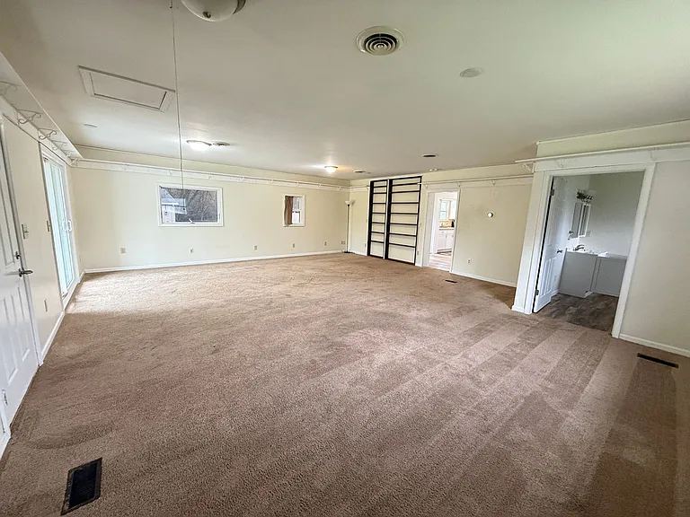 5420 E Michigan Ave — Photo 21
