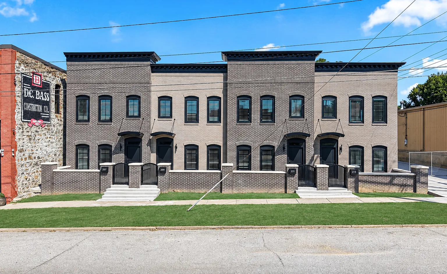 3 bed, 1500 sqft, $1,950 — Photo 1