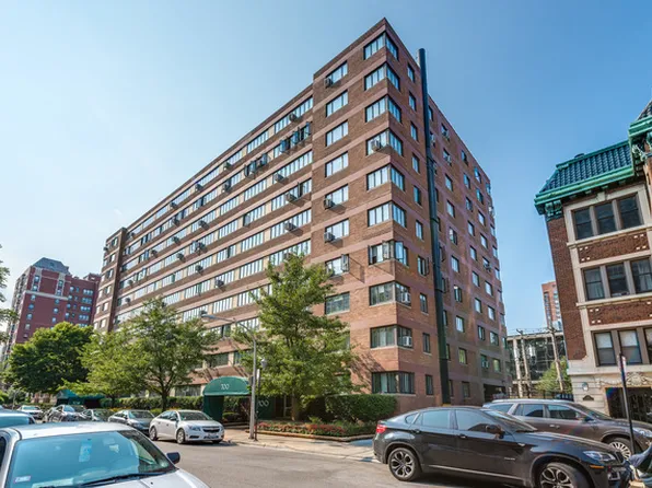 708 W Bittersweet Pl, Chicago, IL