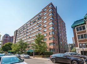 708 W Bittersweet Pl