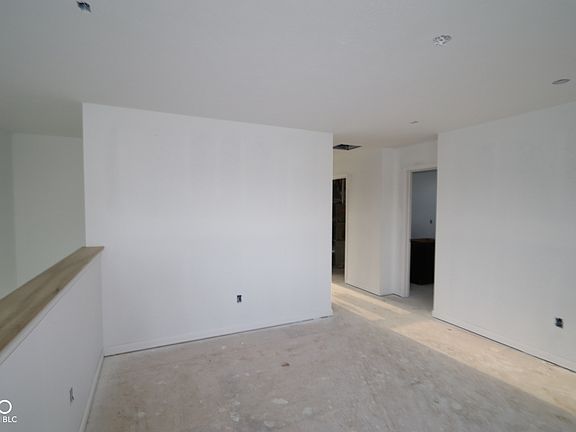 4th image of 2293 Marjorie Way