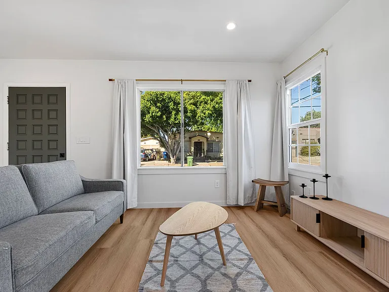 3360 Tyburn St — Photo 5