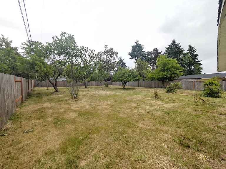1117 NW Oak Ave — Photo 4