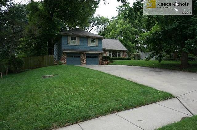 Gorgeous Side/Side Split w/new roof in private neighborhood...